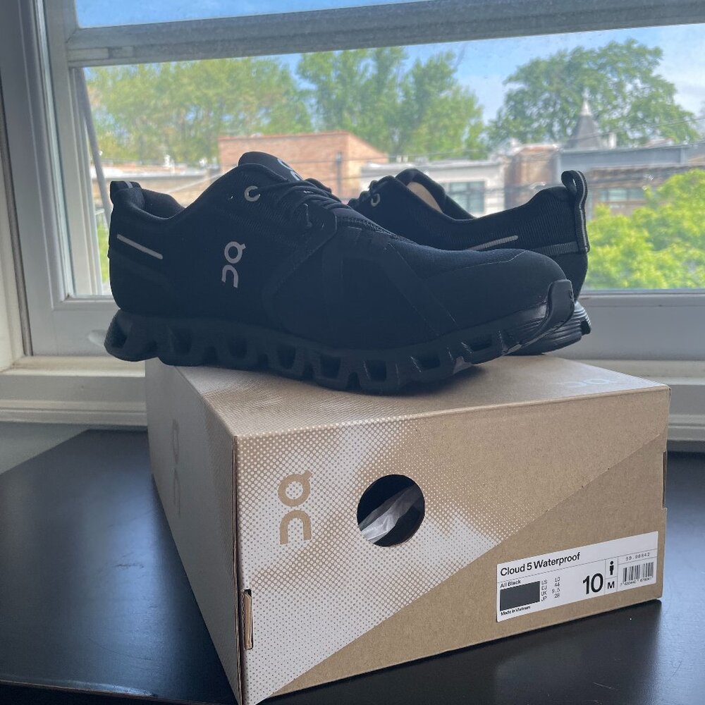 On Cloud 5 Waterproof Men's size 10